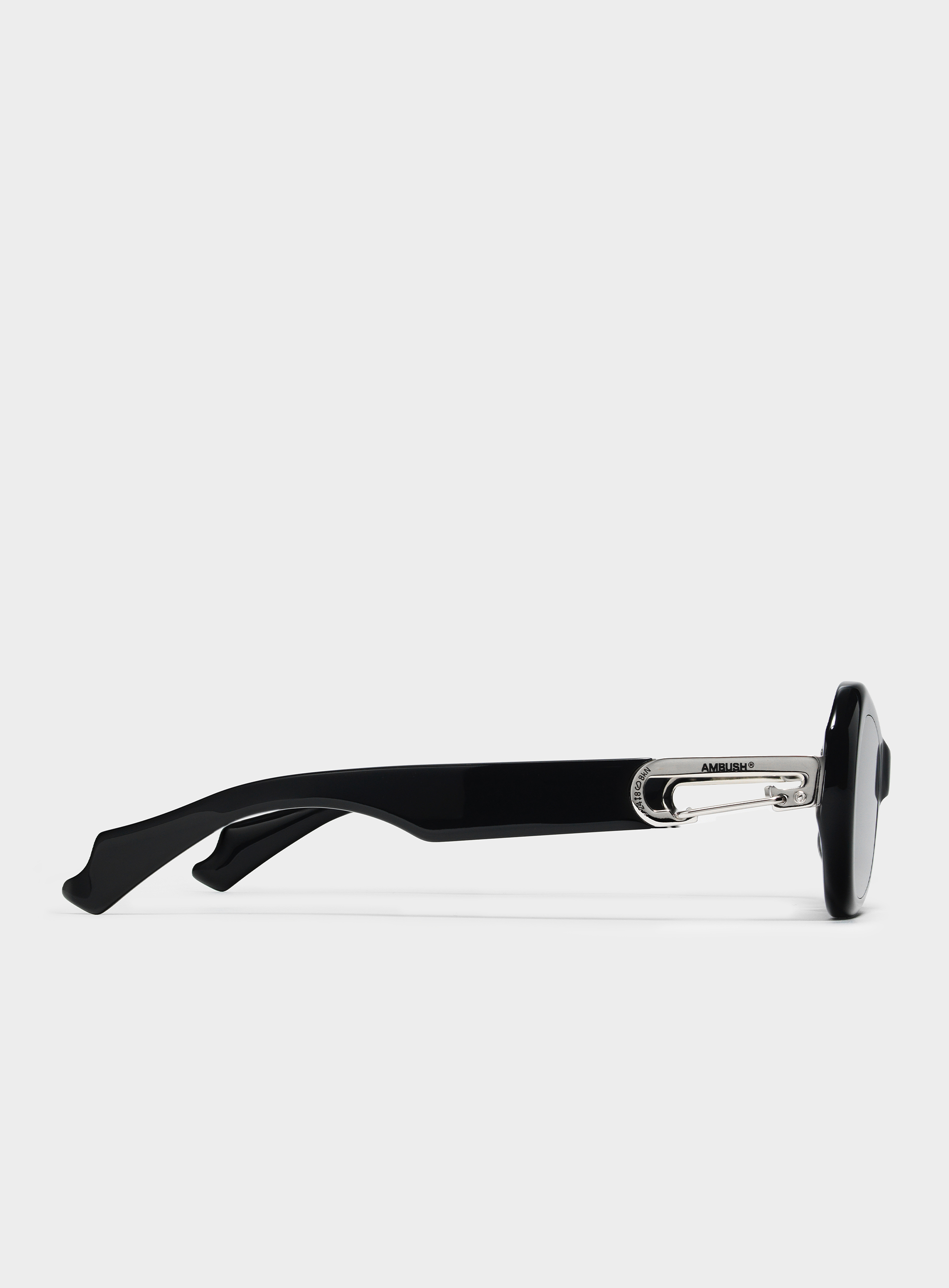Ambush - Carabiner 2 01